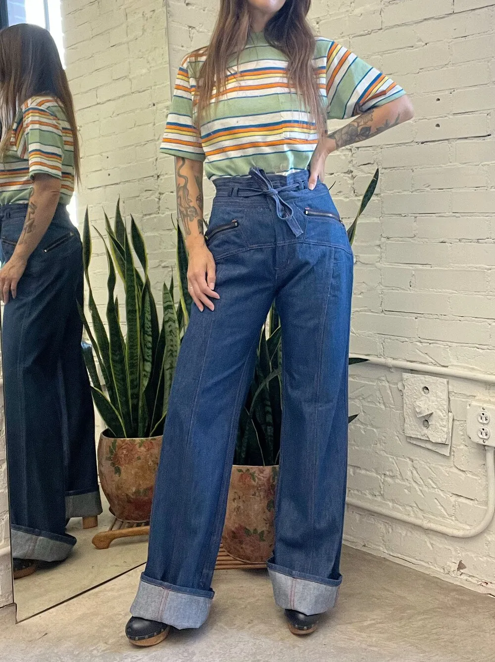 70s Wide Leg Belted Jeans w/Zippered Pockets, Size 8-