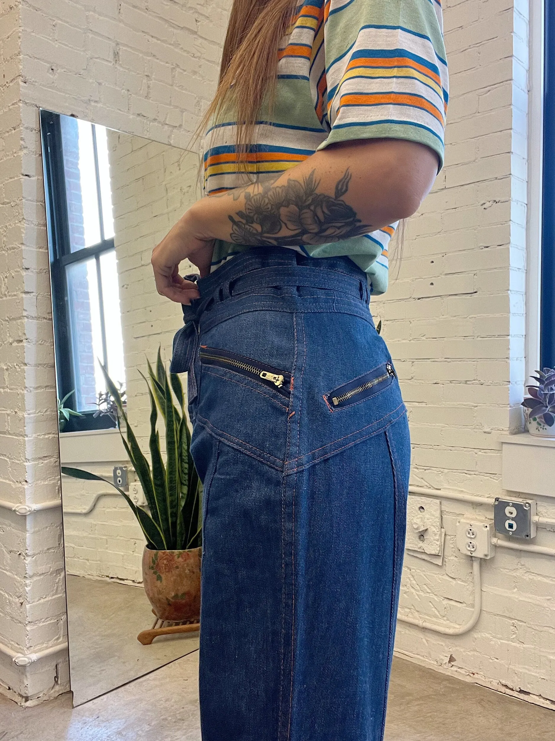 70s Wide Leg Belted Jeans w/Zippered Pockets, Size 8-