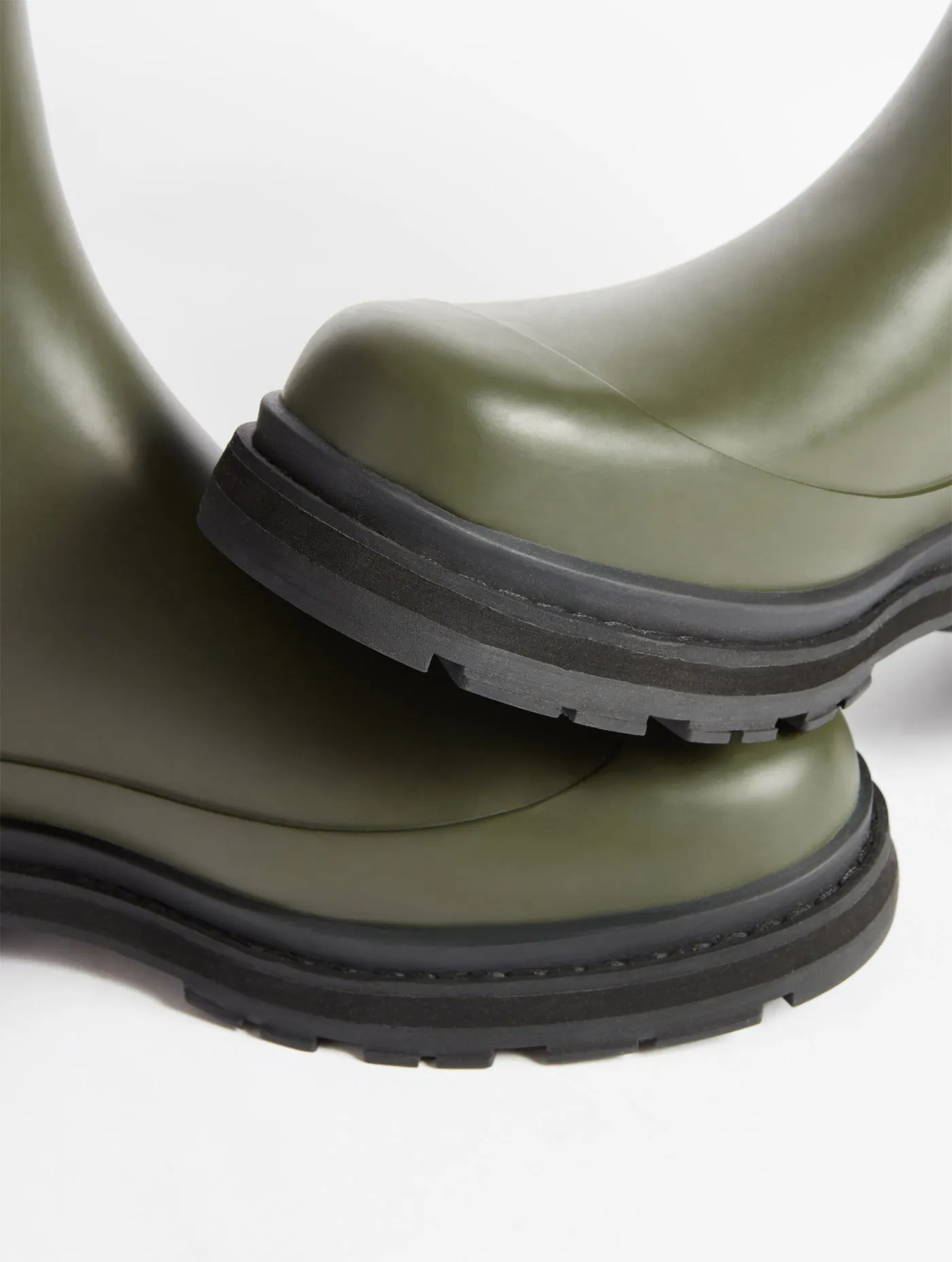 Hybrid mid rain boot for unbeatable style