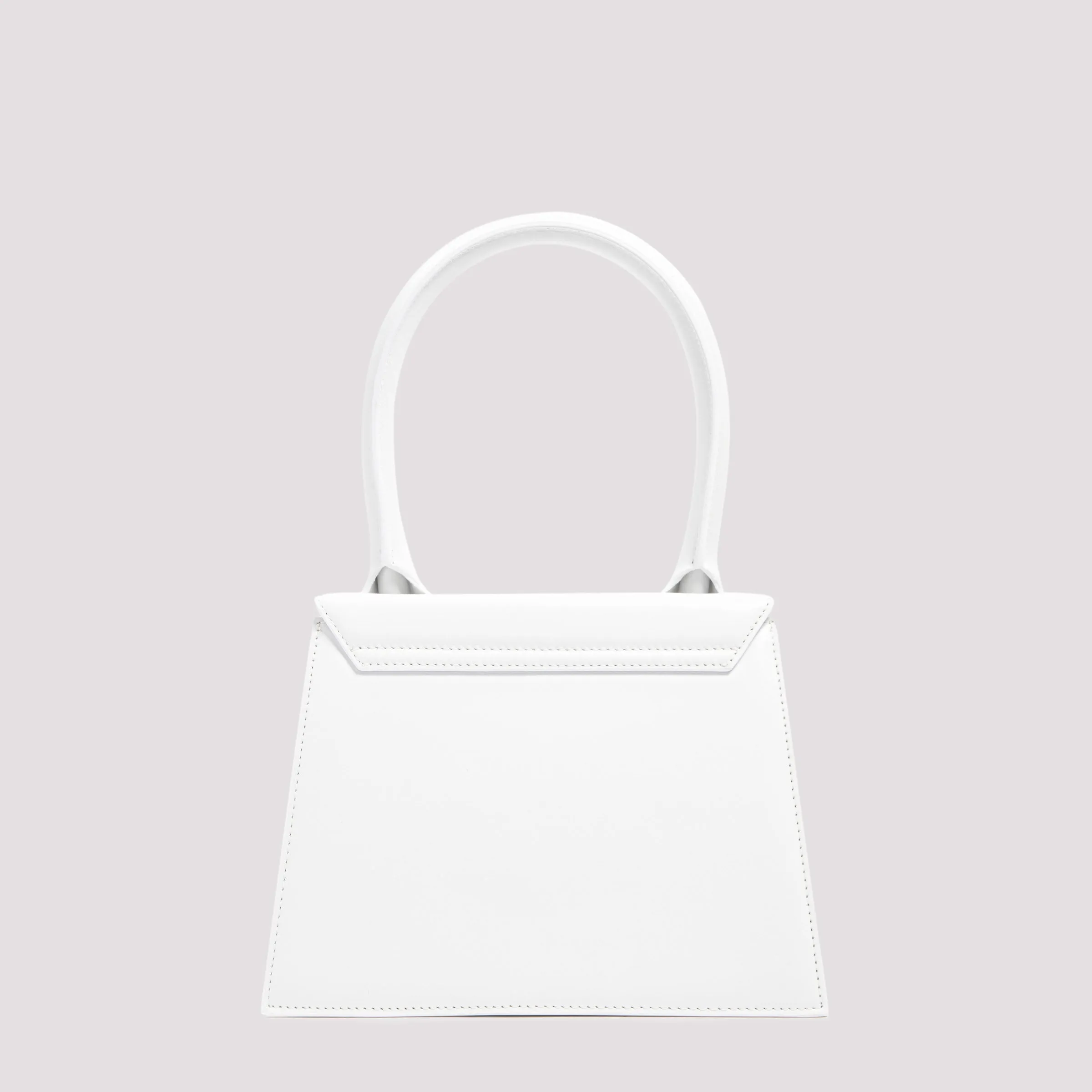 JACQUEMUS Fashion-forward Luxury: The Elegant Grande Chiquito Handbag