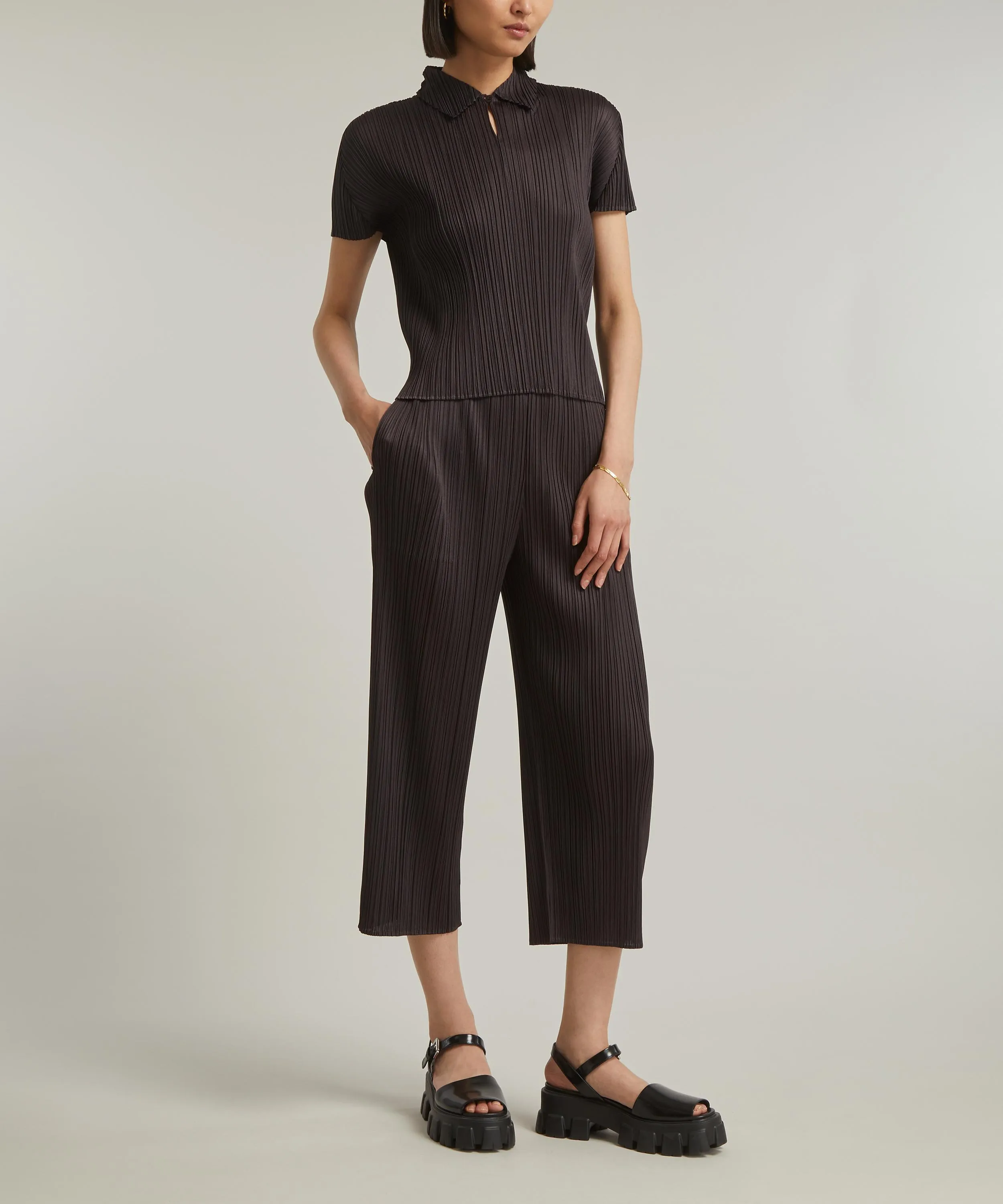 MONTHLY COLOURS: APRIL Pleated Straight-Leg Cropped Trousers