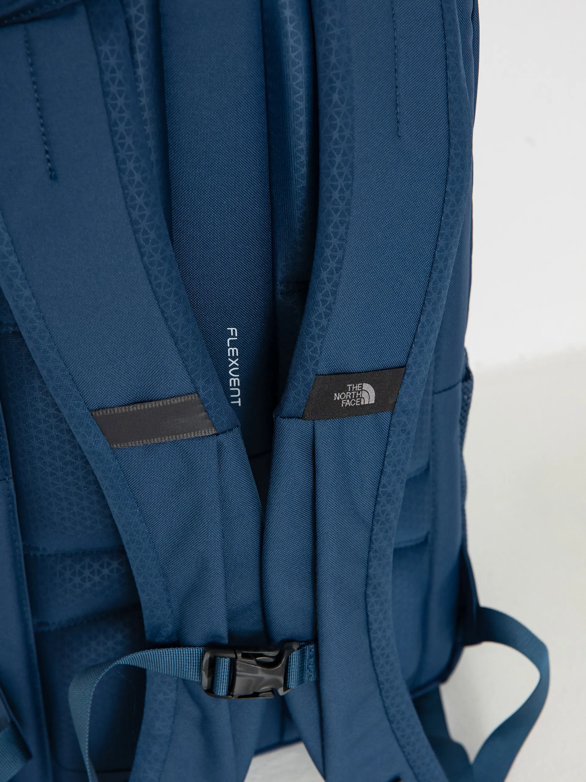 The North Face Vault Backpack (shady blue/tnf white/np)