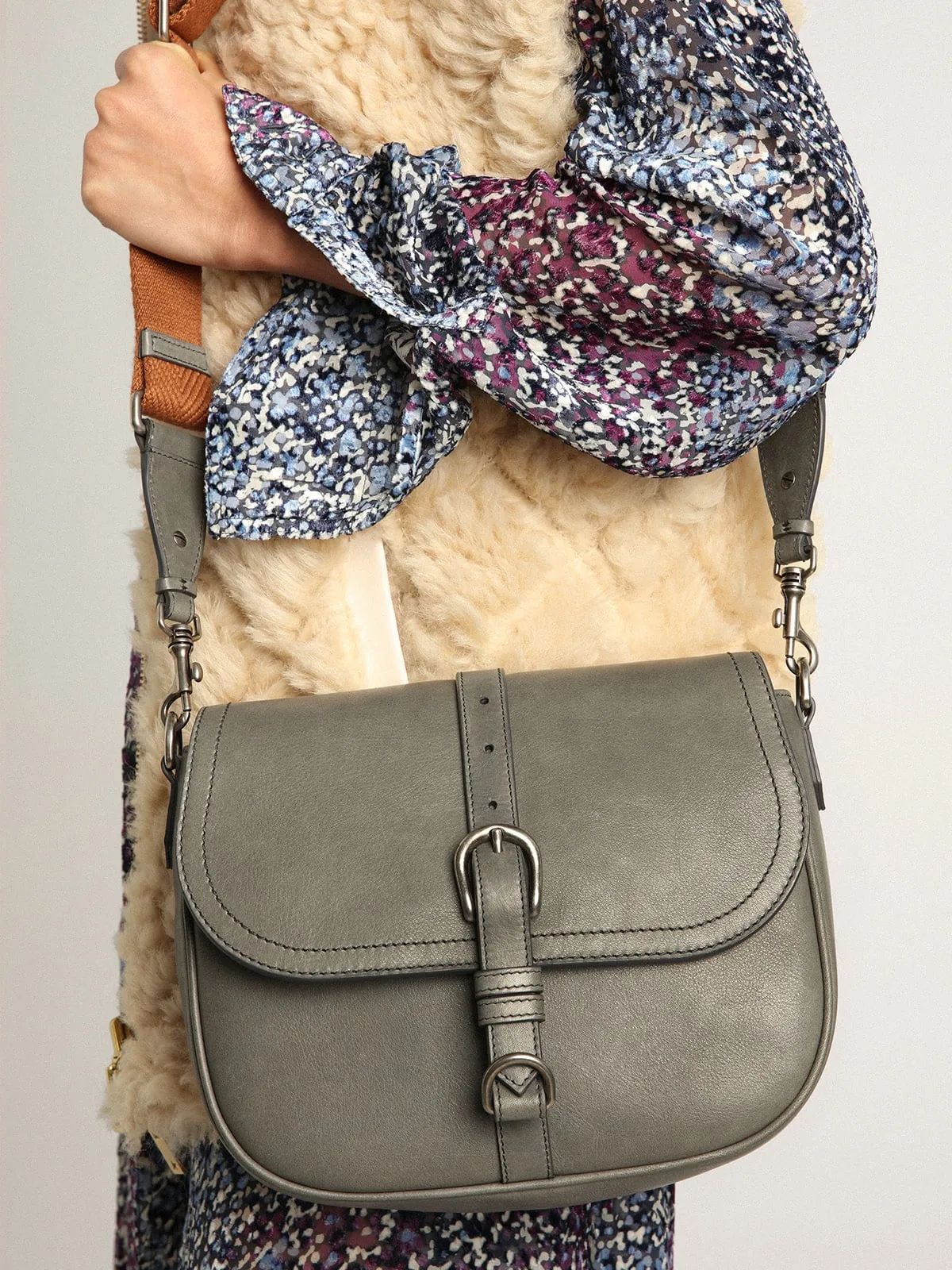 Women's Francis Bag medium in stone gray leather